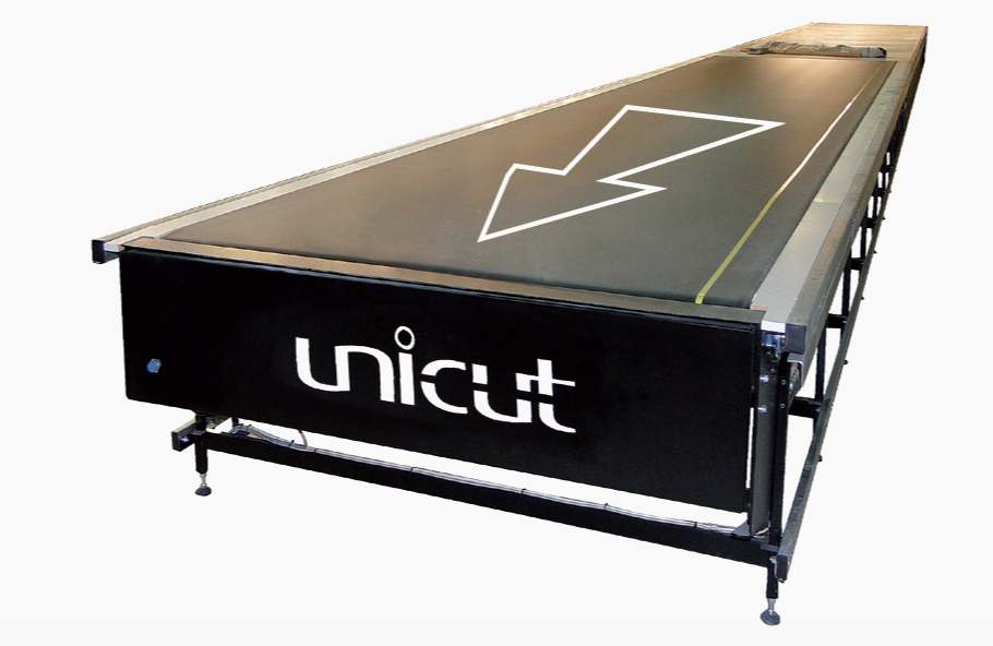 spreading table with conveyor belt